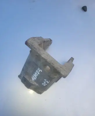 Mitsubishi Grandis Gearbox mounting bracket 302075