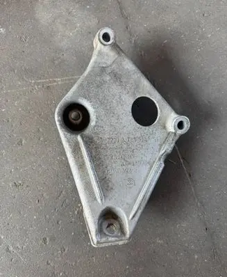 BMW 1 F20 F21 Engine mounting bracket 6784825