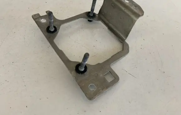 Audi Q7 4M Distronic sensor bracket 4M0907573