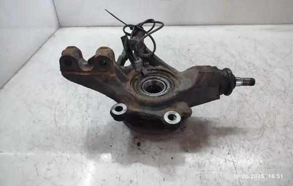 Front wheel hub