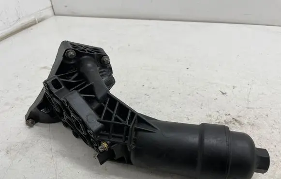 BMW 3 G20 G21 Oil filter mounting bracket 8580414