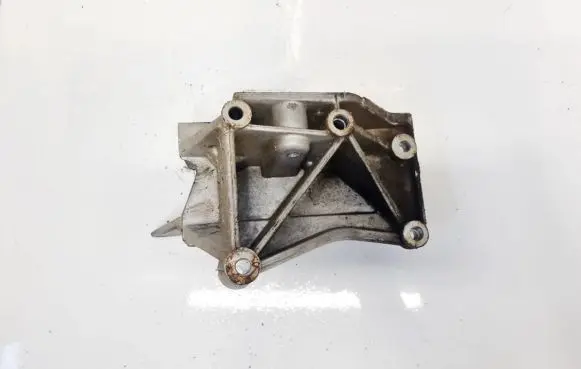Peugeot 307 Engine mounting bracket 9636301380