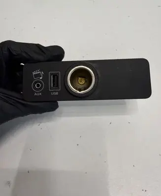 Jaguar XF X250 AUX in-socket connector 28373818