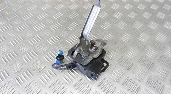 Engine bonnet/hood lock/catch