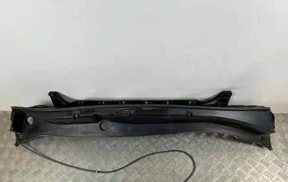 Subaru Forester SK Wiper trim 82101910