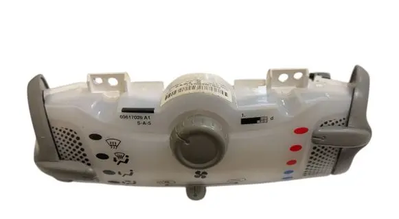 Peugeot 107 Climate control unit 559000H0040 22110228 P69610009AB1N7Z