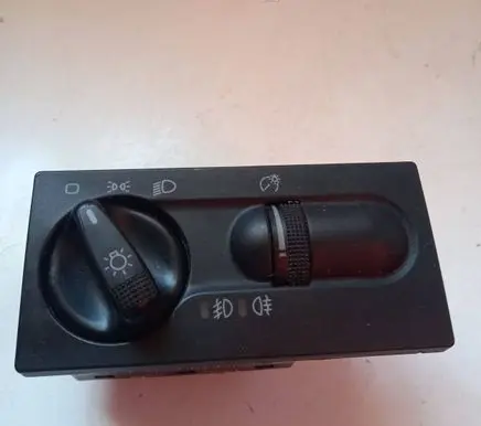 Volkswagen Golf III Light switch 1H6941531B 04050502