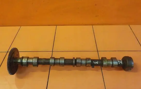 Toyota Avensis T270 Camshaft 9G02246