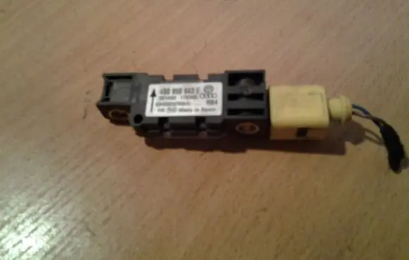 Audi A8 S8 D3 4E Airbag deployment crash/impact sensor 4B0959643E 0232H2793AIU