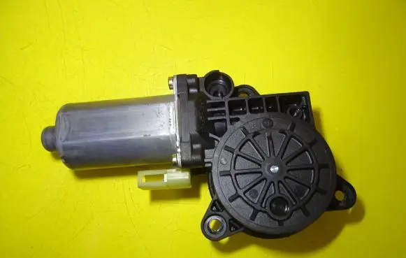 Ford Fusion Front door window regulator motor 0130821939