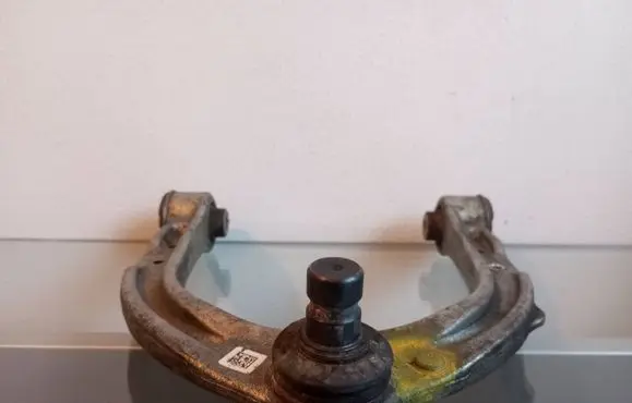 Front lower control arm/wishbone