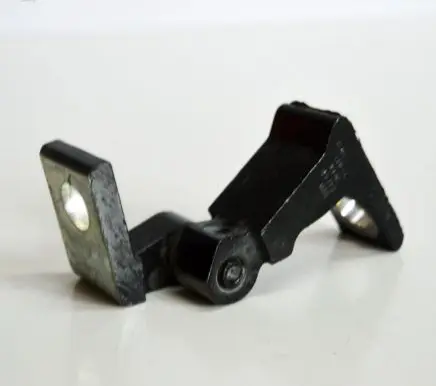 Volkswagen Jetta VI Rear door lower hinge 8K0831401H