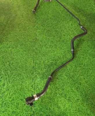 Coolant pipe/hose