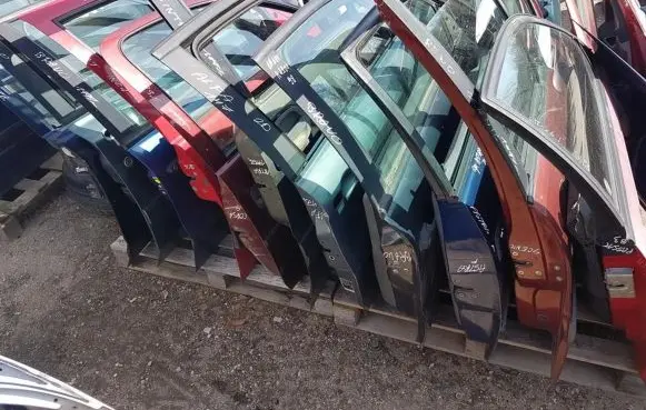 Alfa Romeo 147 Front door