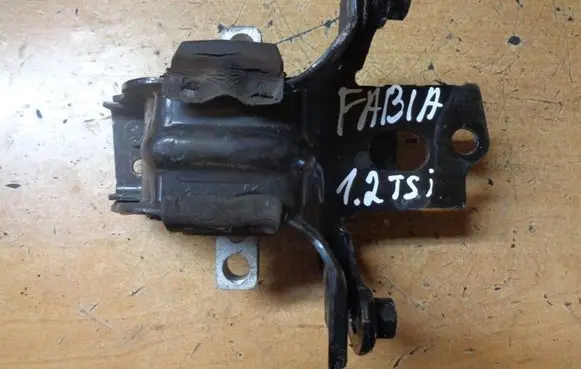 Skoda Fabia Mk2 (5J) Gearbox mounting bracket 6Q0199555AR