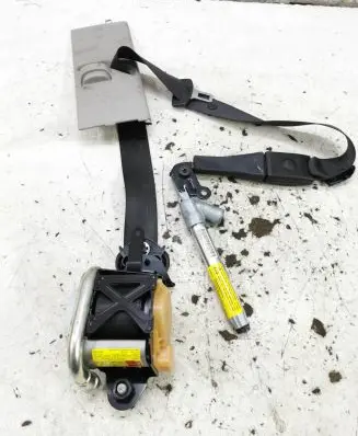 Opel Insignia A Front seatbelt 13303851 M111 03042009