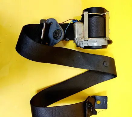 Rear seatbelt