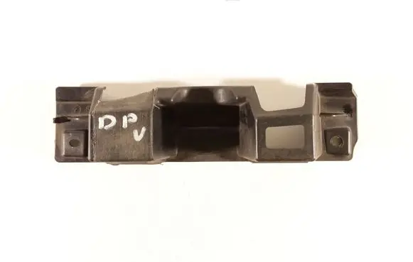 Land Rover Discovery 3 - LR3 Front bumper mounting bracket DQ0500021