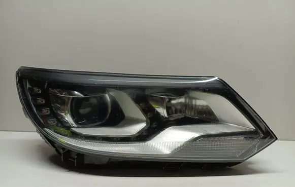 Volkswagen Tiguan Headlight/headlamp 5N1941752B