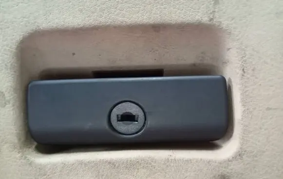 BMW 3 E46 Rear door exterior handle/bracket 001010