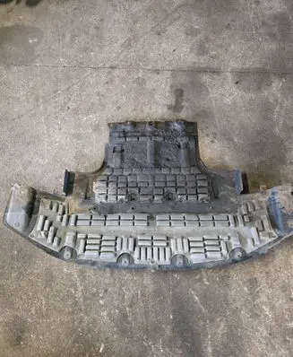 Audi Q7 4L Engine splash shield/under tray