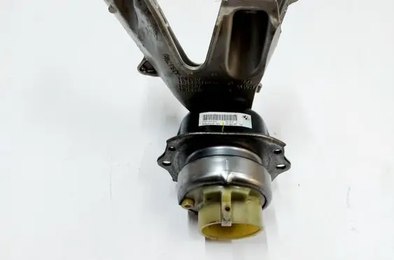 BMW X6 F16 Engine mount vacuum valve 6853104