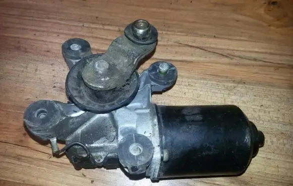 Mazda 323 Wiper motor