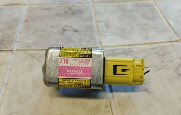 Toyota Prius (XW20) Airbag deployment crash/impact sensor 8986047040 1879000892