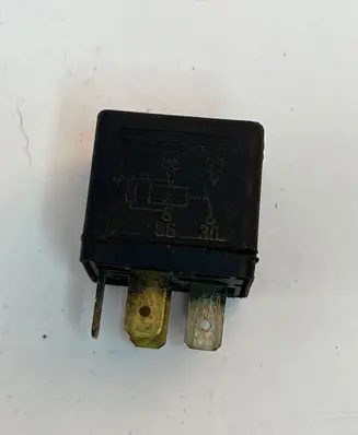 Volkswagen Golf IV Other relay 0332014156