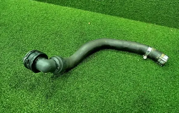Peugeot 3008 II Engine coolant pipe/hose 9812441880 X632170 X634408