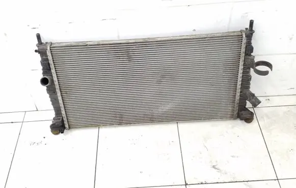 Ford Focus Coolant radiator 3m5h8005tl