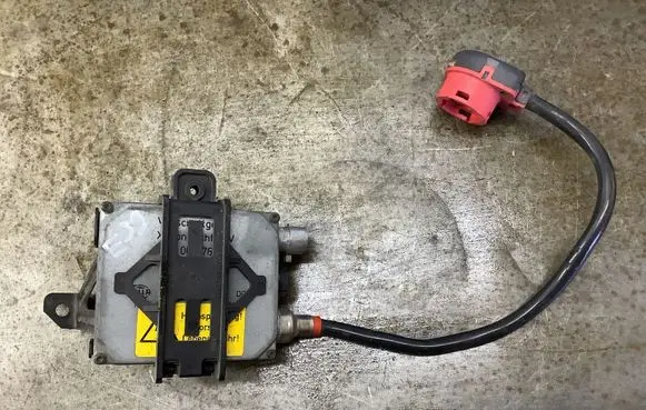 BMW 5 E39 Headlight ballast module Xenon 5DV00776029 8387114