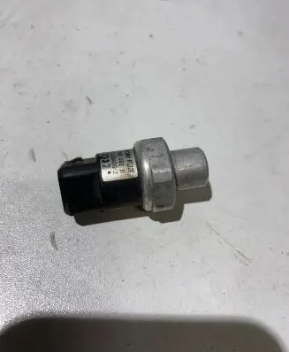 Volkswagen PASSAT B5 Air conditioning (A/C) pressure sensor 8D0959482B TDP302QADG2