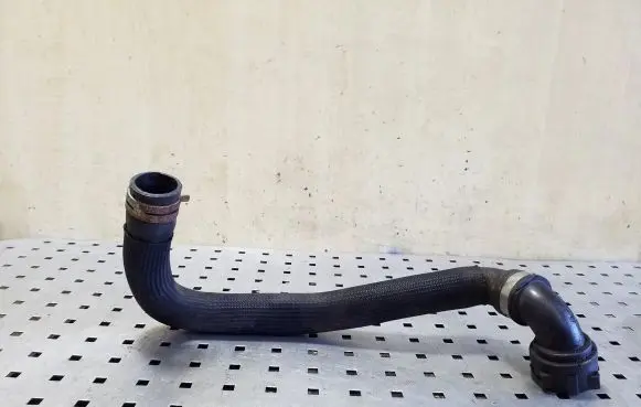 Volvo XC70 Engine coolant pipe/hose 31474863