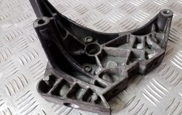Volkswagen Sharan Engine mounting bracket 03L199207