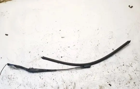Front wiper blade arm