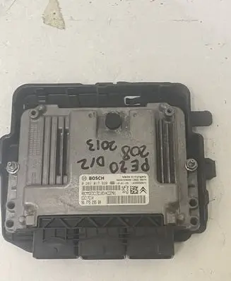 Peugeot 208 Engine control unit/module 9666729680