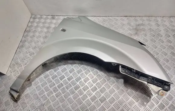 Toyota Corolla Verso E121 Fender
