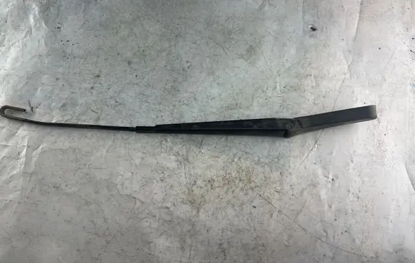 Opel Zafira A Front wiper blade arm 90582558