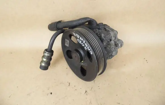 KIA Carens II Power steering pump 0K2KC32600