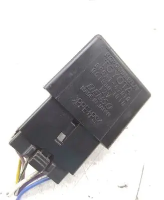 Toyota Avensis T270 Hazard warning light relay 895A147010