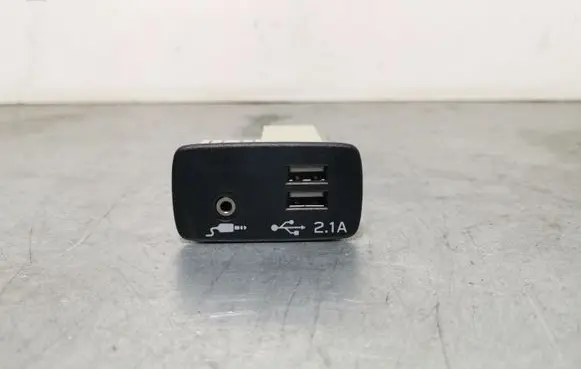Subaru Forester SK USB socket connector 86257SJ131