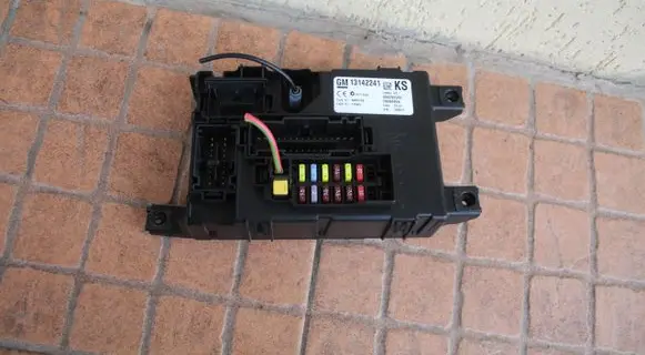 Opel Corsa D BSM Control unit 13142241