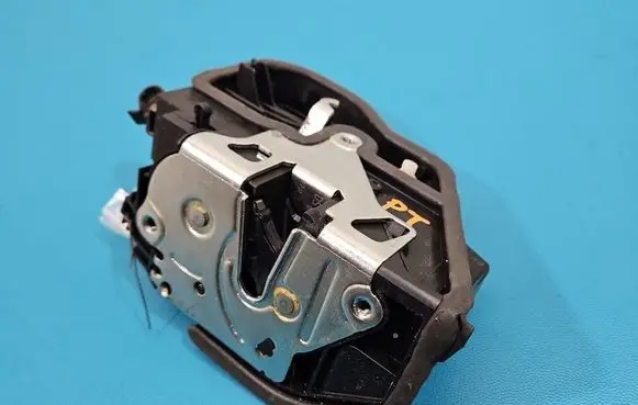 BMW X6 E71 Rear door lock 7276686 IMPRK1536700