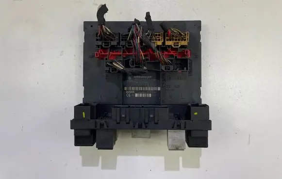 Volkswagen Golf V Comfort/convenience module 3C0937049AJ F005V00661 H54KS2202