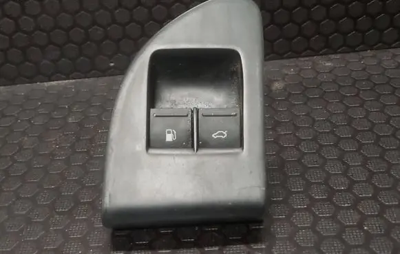 Volkswagen Touareg I Fuel tank opening switch 1K0959903