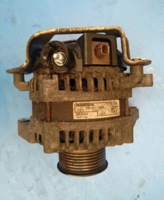 Honda CR-V Generator/alternator 1042118280