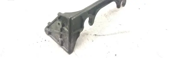 Mercedes-Benz E W212 Air filter cleaner box bracket assembly A6510940127