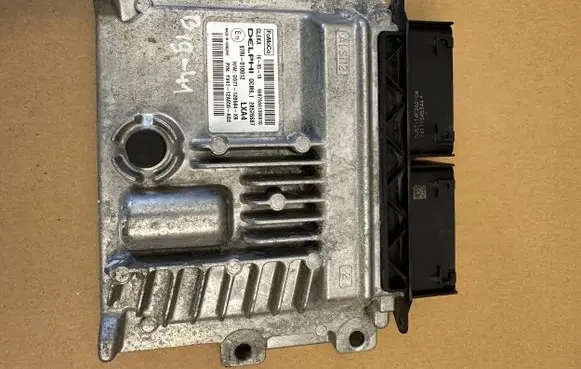 Ford Kuga II Engine control unit/module 28526687 DS7112B684XB 97RI010012