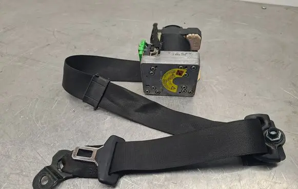 Mercedes-Benz C W203 Front seatbelt 2018680222 00064577